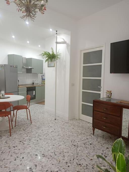 Appartamento La Casa Di Madhu Catania Esterno foto